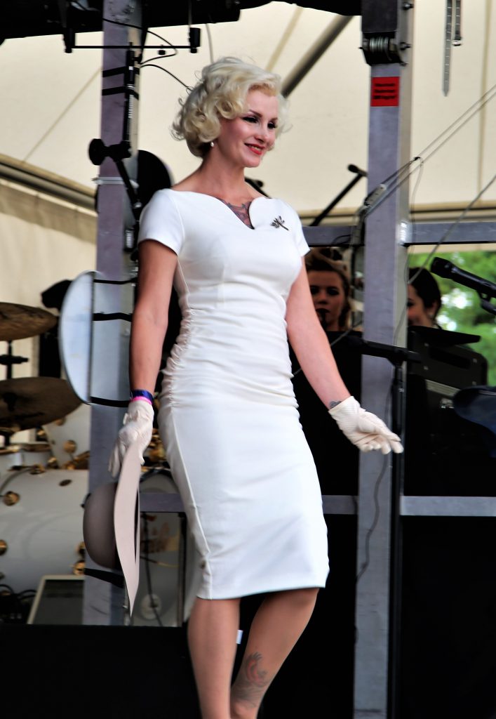 Miss Vintage Flaneur Wahl 2019 Miss Monroe präsentiert ihr Abendoutfit