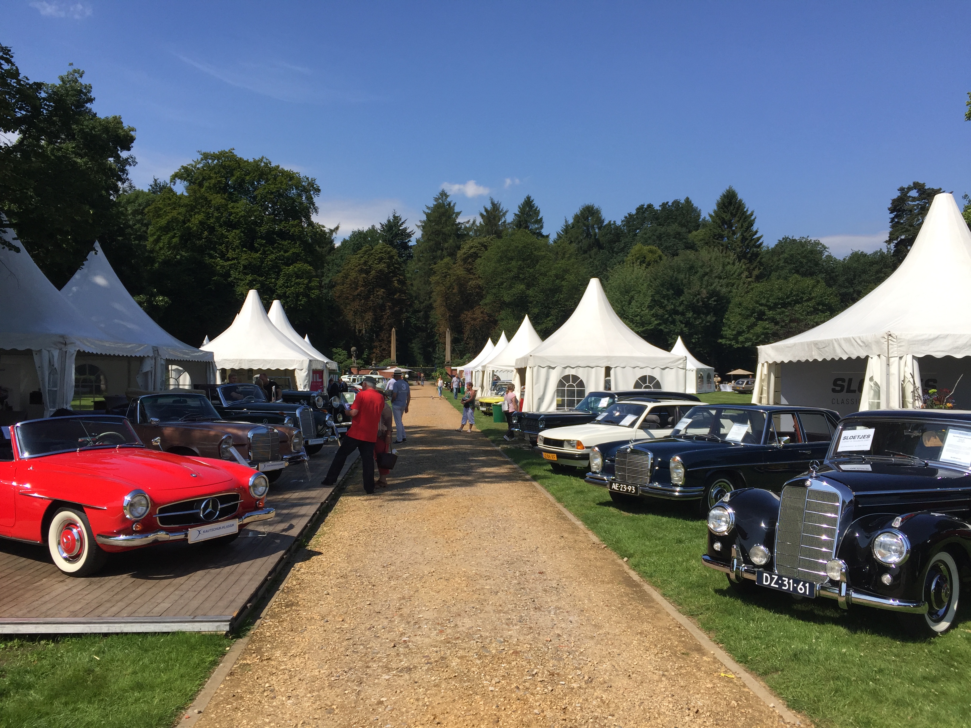 Autos beim Classic-Festival Schloss Lembeck