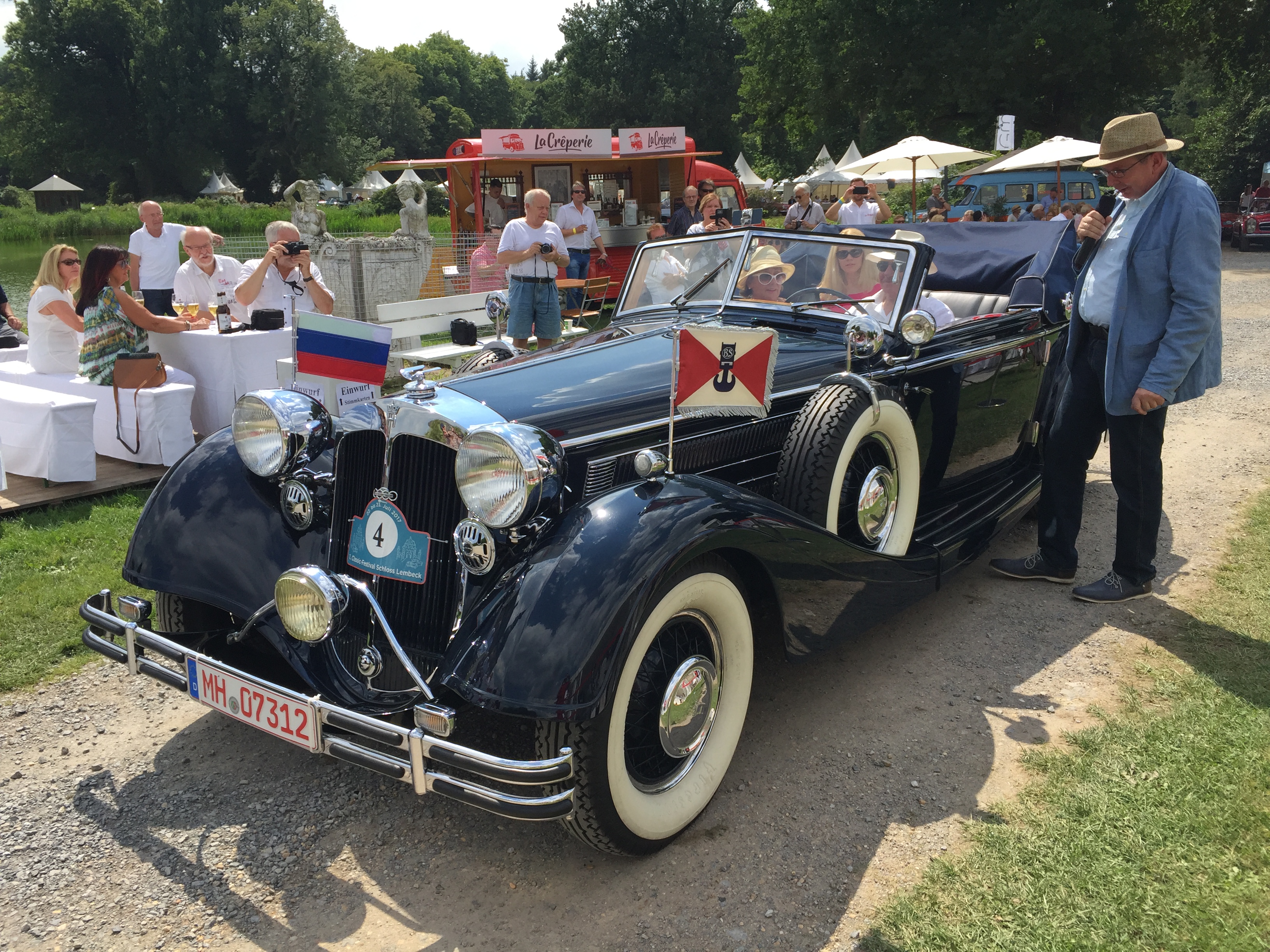 Szene vom Oldtimer Classic-Festival Schloss Lembeck 