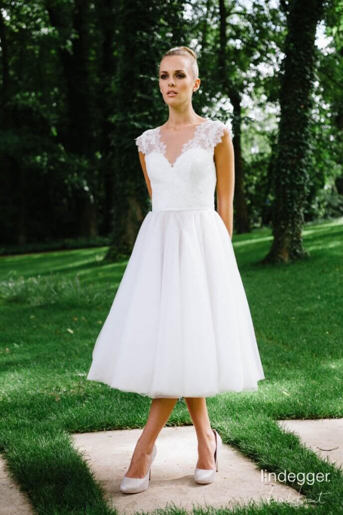 Vintage Hochzeit mit dem Modell Zoe von küssdiebraut