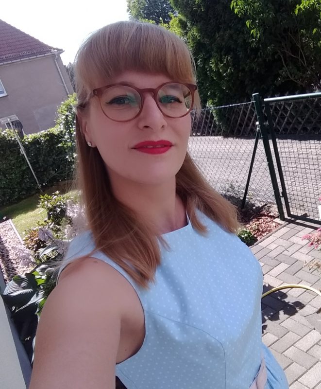 Frau mit Retrofrisuren