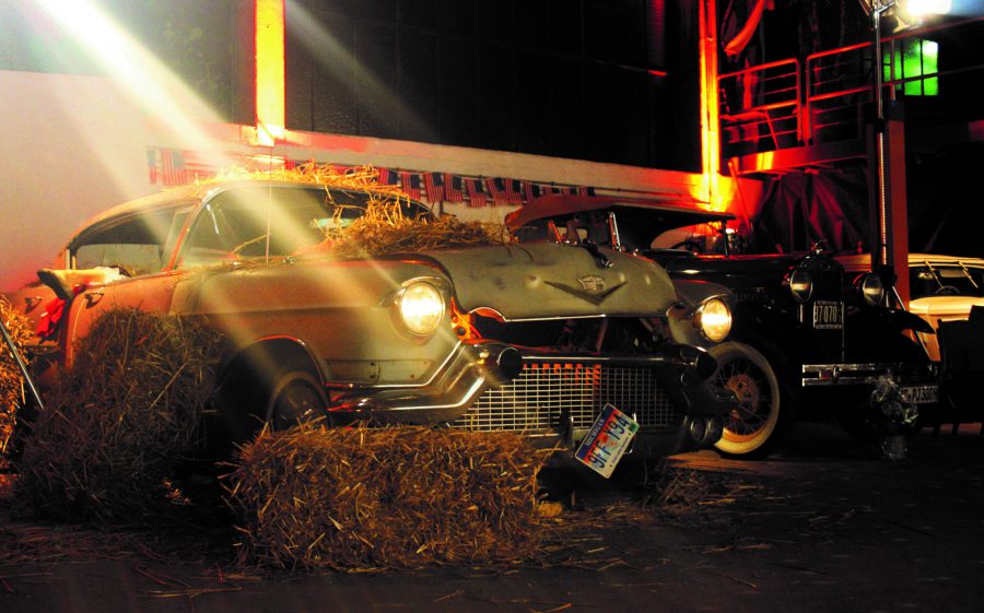 Zwischen Oldtimern liegt der mainstreet Vintage Shop