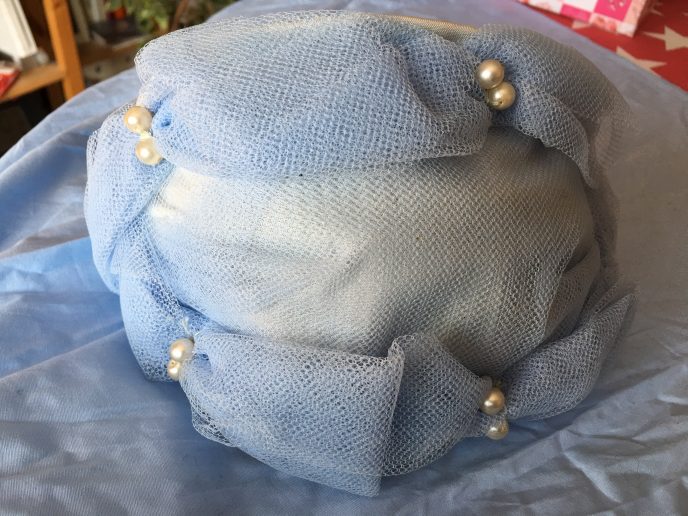 true Vintage Hut blau mit Perlen